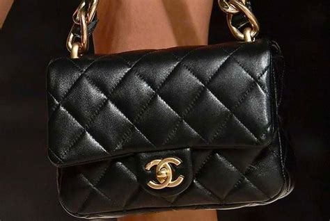 prix sac 2.55 chanel|Chanel 2.55 purses.